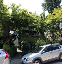 2052 W 3rd Ave in Vancouver, BC - Building Photo
