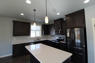 7020 Dorchuck Rd in Cheney, WA - Foto de edificio - Building Photo