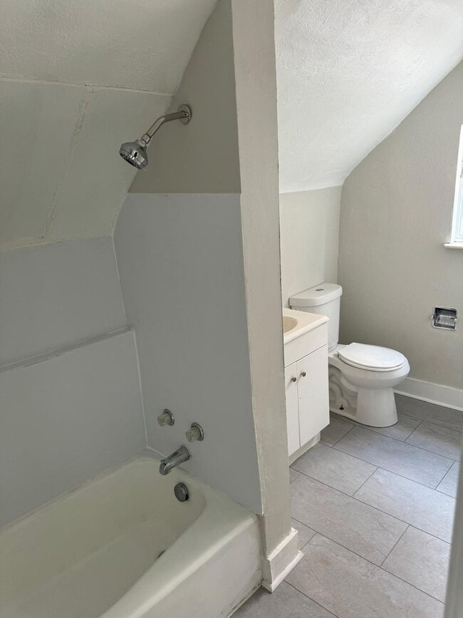 2050 Monongahela Ave in Pittsburgh, PA - Building Photo - Building Photo