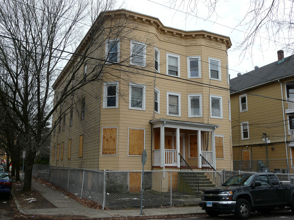 25 Division St in Stamford, CT - Building Photo