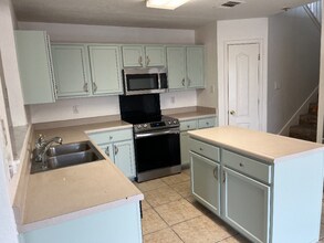 551 Bridle Ridge in San Antonio, TX - Building Photo - Building Photo