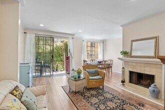 1375 Kelton Ave, Unit #108 in Los Angeles, CA - Building Photo - Building Photo
