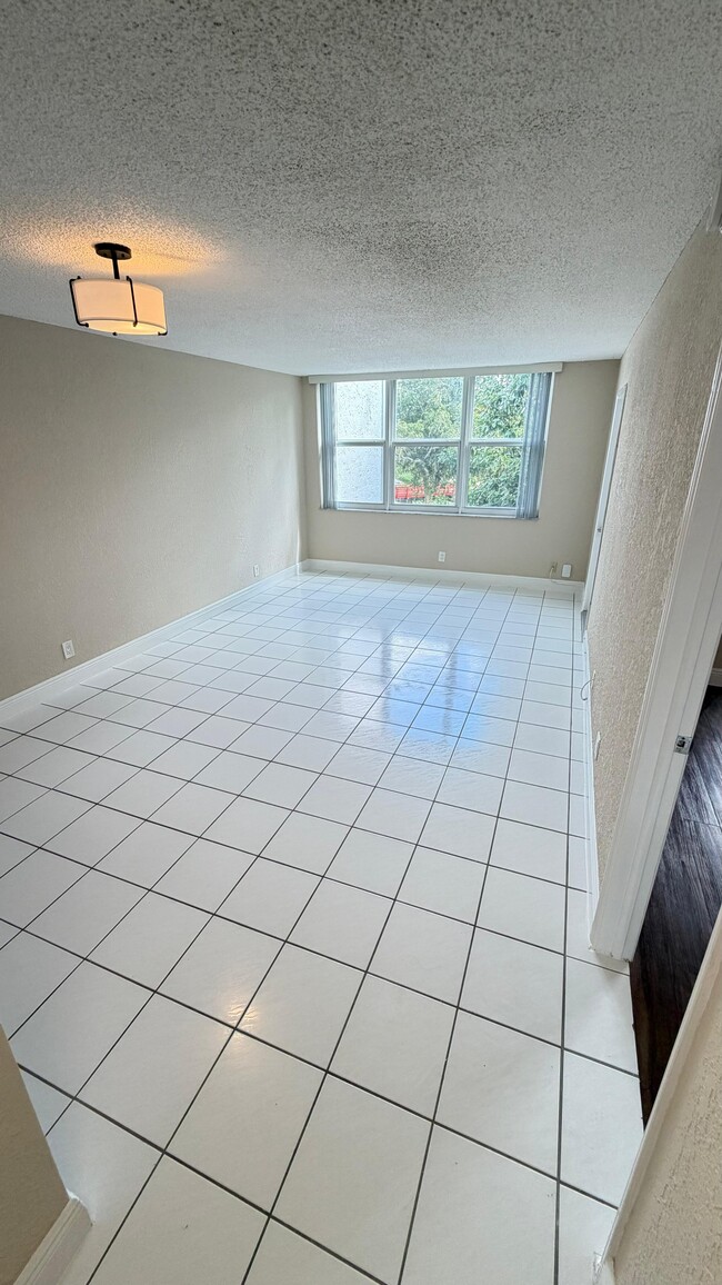 9461 Evergreen Pl in Davie, FL - Building Photo - Building Photo