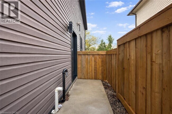 18 Stanley Ave in Kitchener, ON - Building Photo - Building Photo