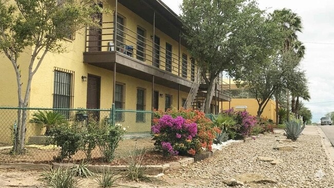 2901 Thurman St in Laredo, TX - Building Photo - Building Photo