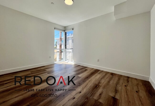 5801 Camerford Ave in Los Angeles, CA - Building Photo - Building Photo