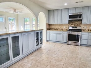 519 N Shady Ln in La Porte, TX - Building Photo - Building Photo