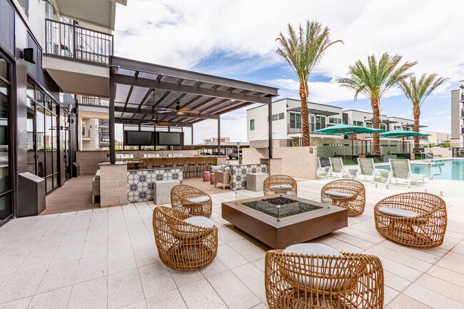 NOVEL Val Vista by Crescent Communities in Gilbert, AZ - Foto de edificio - Building Photo