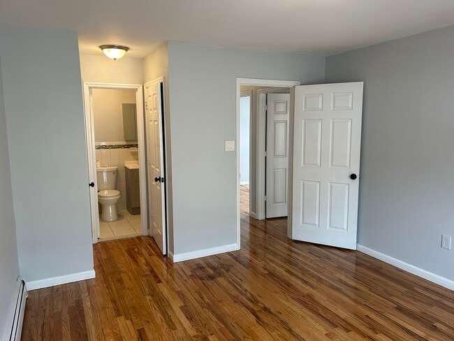 214 Beach 91st St, Unit 2 in Queens, NY - Foto de edificio - Building Photo