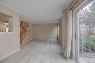 2421 Stoughton Cir in Aurora, IL - Building Photo - Building Photo