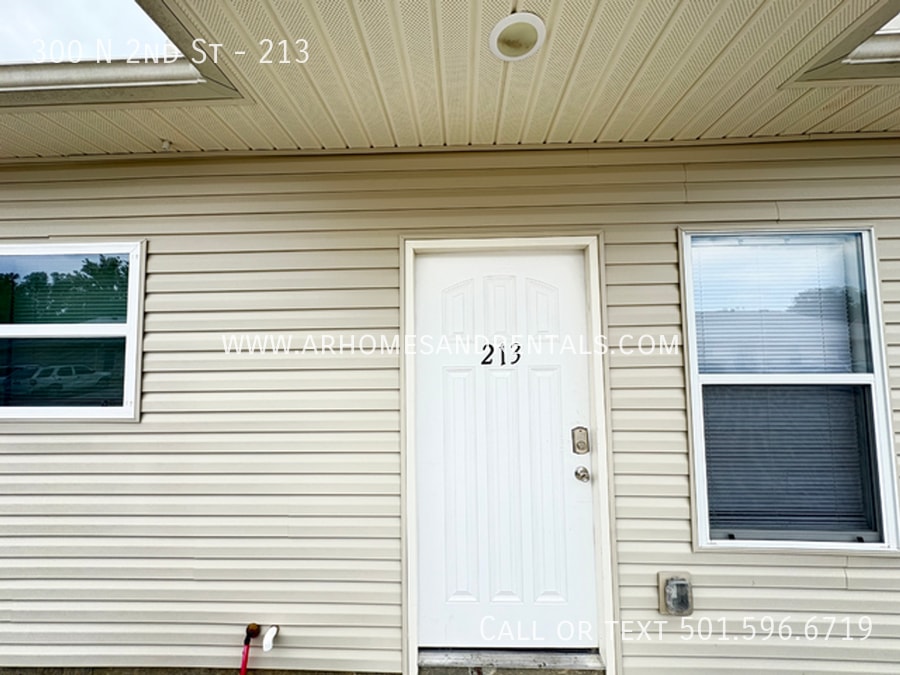 300 N 2nd St in Austin, AR - Building Photo