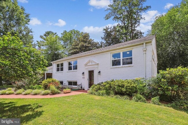 property at 6916 Southridge Dr
