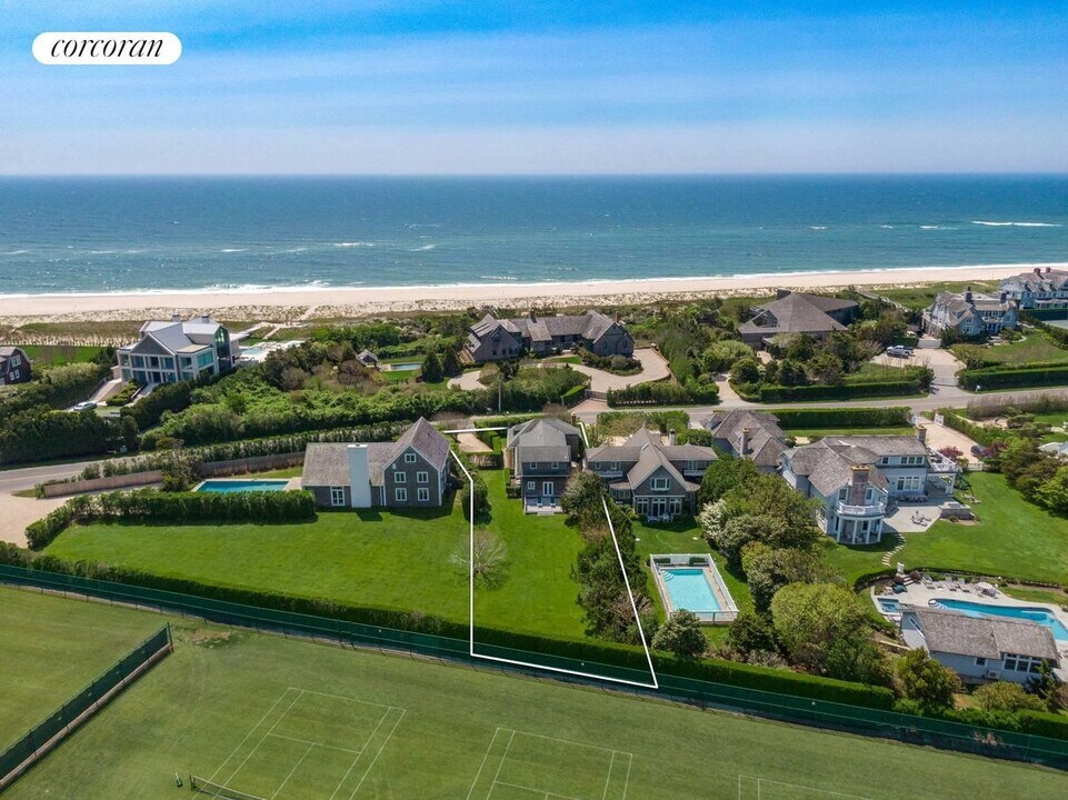63 Meadow Ln in Southampton, NY - Foto de edificio