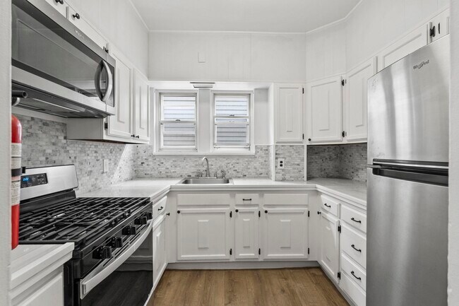 property at 15 W 45th St