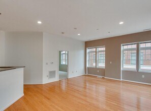 309 Holland Ln in Alexandria, VA - Building Photo - Building Photo