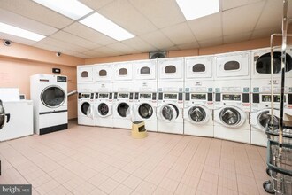 4707 Connecticut Ave NW in Washington, DC - Foto de edificio - Building Photo