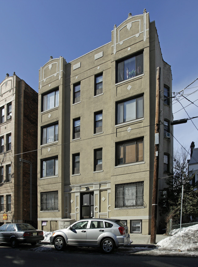 261 Bergen Ave in Jersey City, NJ - Building Photo - Building Photo