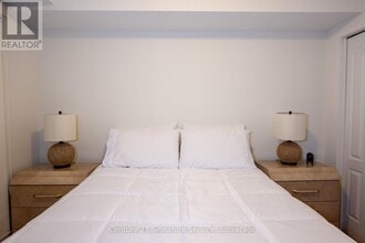 8 Dayspring Cir in Brampton, ON - Building Photo - Building Photo