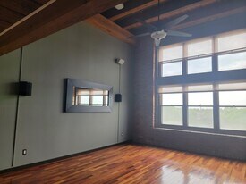 1545 Arboretum Dr, Unit 313 in Oshkosh, WI - Building Photo