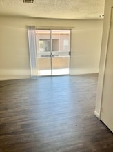 1750 Karen Ave in Las Vegas, NV - Building Photo - Building Photo