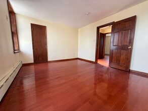 811 Minnie Pl in Secaucus, NJ - Building Photo - Building Photo