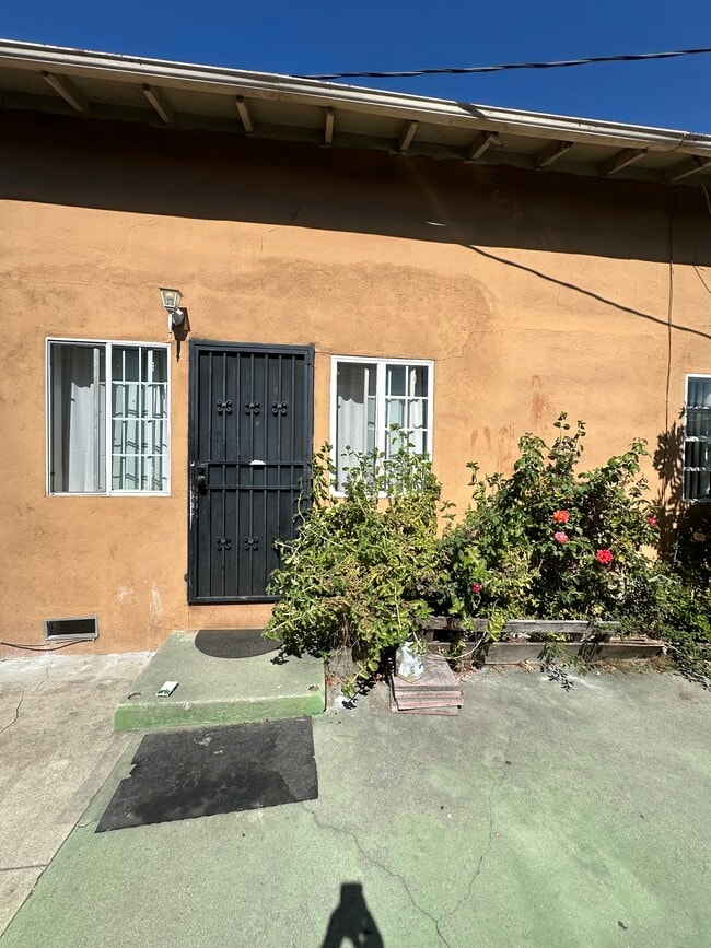 904 N Normandie Ave, Unit 904 in Los Angeles, CA - Building Photo - Building Photo