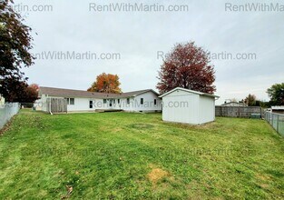 5837 Applewood Dr in Waterloo, IA - Building Photo - Building Photo
