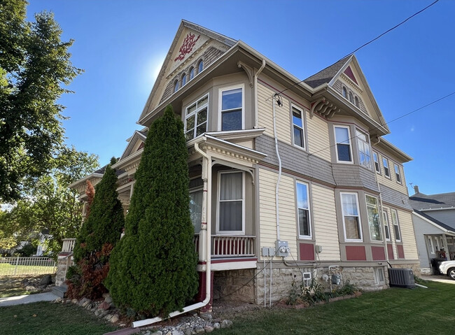 821 N Oneida St in Appleton, WI - Foto de edificio - Building Photo