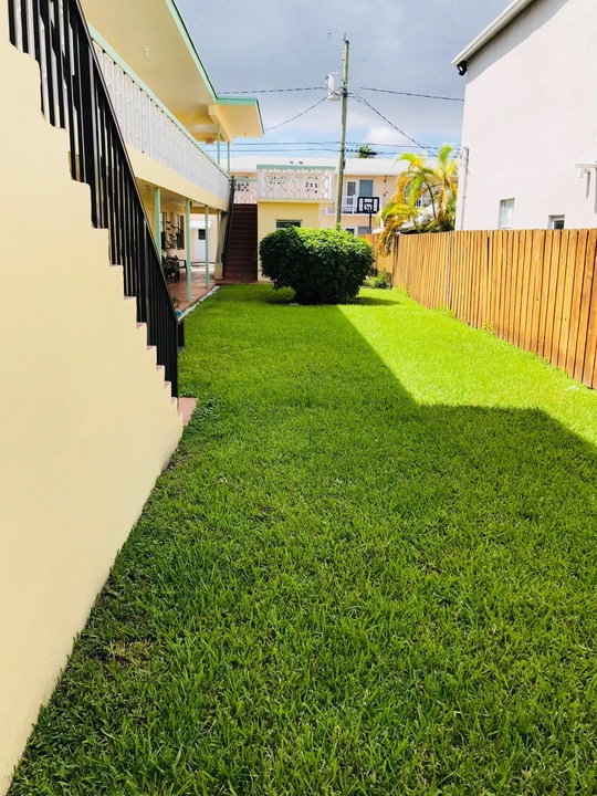 1638 Plunkett St in Hollywood, FL - Building Photo