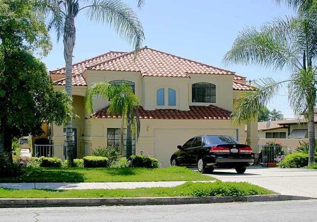 236 W Dexter St in Covina, CA - Foto de edificio - Building Photo