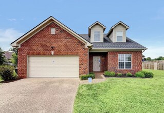 102 Privett Ct in Hendersonville, TN - Building Photo - Building Photo