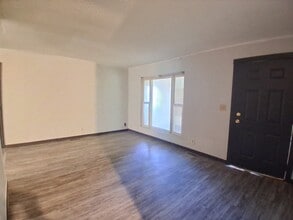 1102 Harmon St in Danville, IL - Building Photo - Building Photo