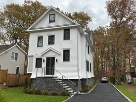 141 West Ave in Darien, CT - Building Photo