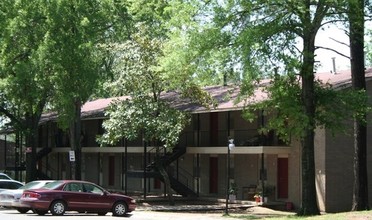 Twin Pines in Little Rock, AR - Building Photo - Building Photo