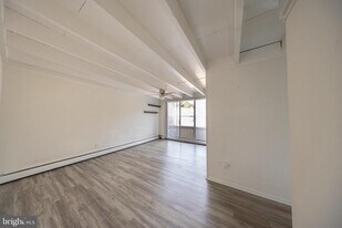 100 E Glenolden Ave in Glenolden, PA - Building Photo