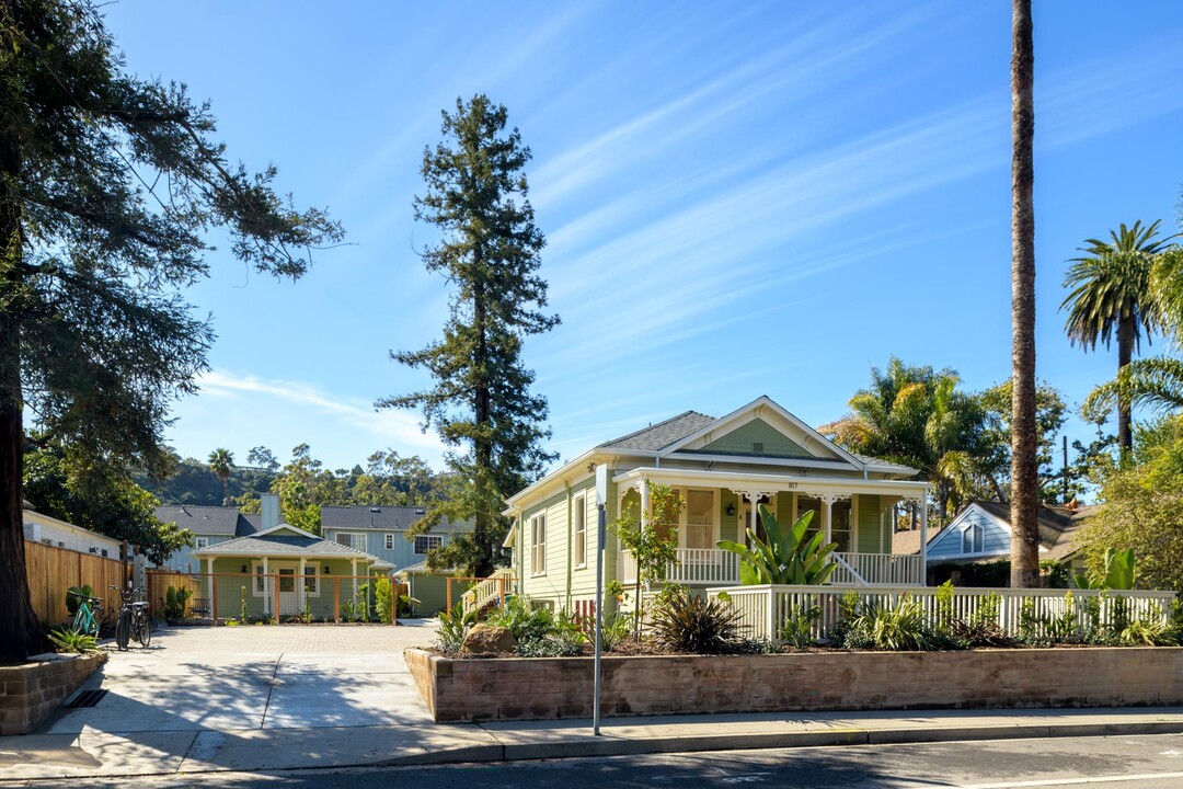 817 Castillo St, Unit UnitA in Santa Barbara, CA - Foto de edificio