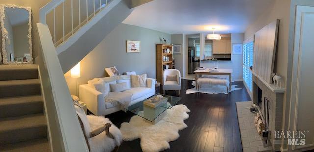 property at 27 W Harbor Dr