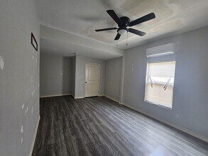 1319 Santa Maria Ave in Laredo, TX - Building Photo - Building Photo