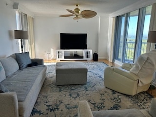 5049 N Highway A1A, Unit 1901 in Hutchinson Island, FL - Foto de edificio - Building Photo