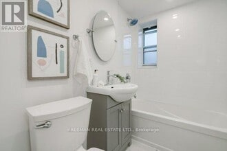 2707 Yonge St in Toronto, ON - Building Photo - Building Photo