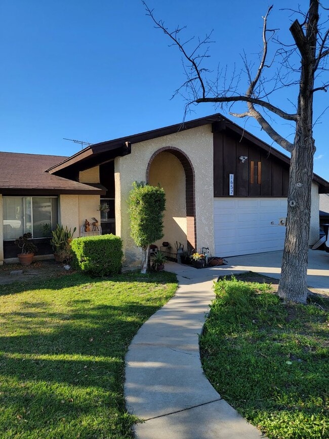 property at 1652 Lorraine Dr