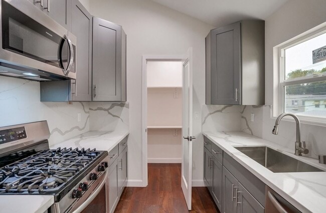 4111 Leimert Blvd in Los Angeles, CA - Building Photo - Building Photo