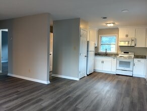 7392 Bellehaven Dr in Gloucester Point, VA - Building Photo - Building Photo