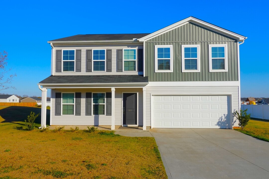 7025 Luna Mae Ct in Boiling Springs, SC - Building Photo