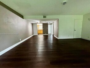 8105 Lagos De Campo Blvd in Tamarac, FL - Building Photo - Building Photo