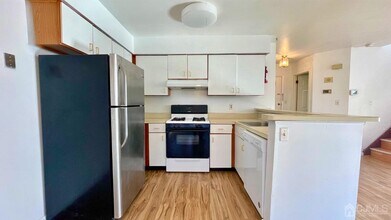 6 Ayres Ct in East Brunswick, NJ - Building Photo - Building Photo