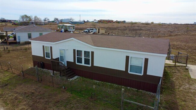 17310 State Hwy 95 in Coupland, TX - Building Photo - Building Photo