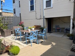 2338 N Avers Ave in Chicago, IL - Foto de edificio - Building Photo