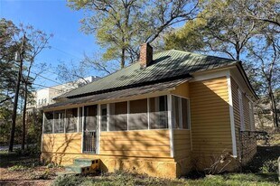 194 N Clarendon Ave in Avondale Estates, GA - Building Photo