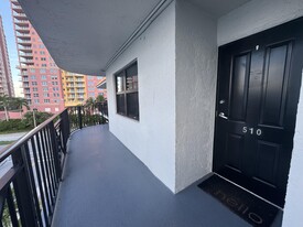 2029 N Ocean Blvd in Fort Lauderdale, FL - Foto de edificio - Building Photo